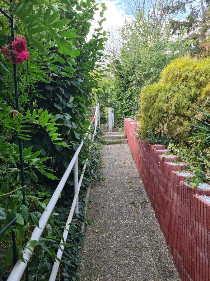 Cozy Room With A Beautiful Garden View Baunatal Exterior foto